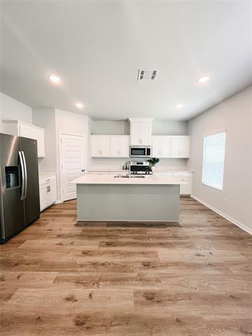 Building Photo - 529 Meadow Run Dr