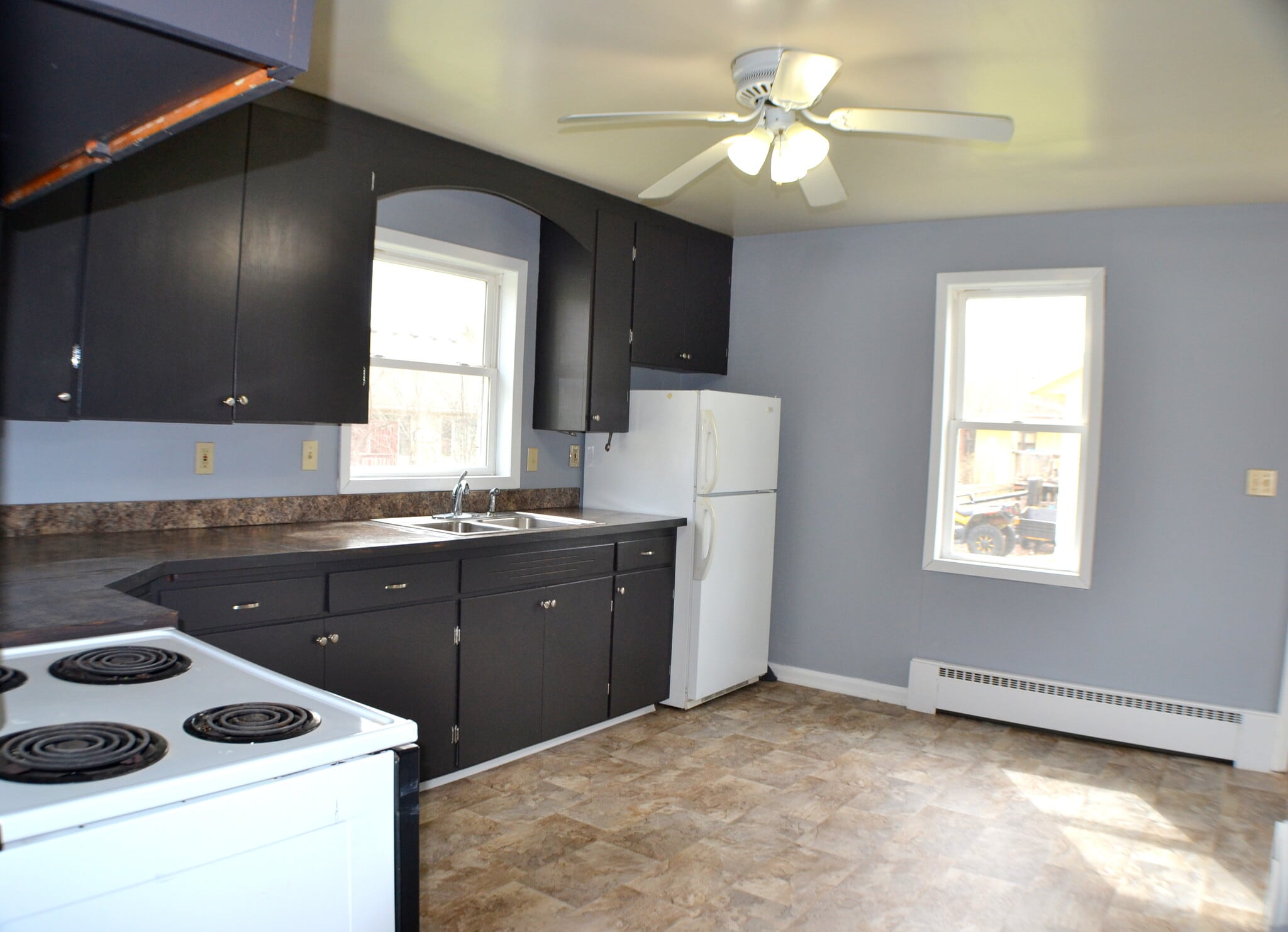 Kitchen - 605 Iowa Ave
