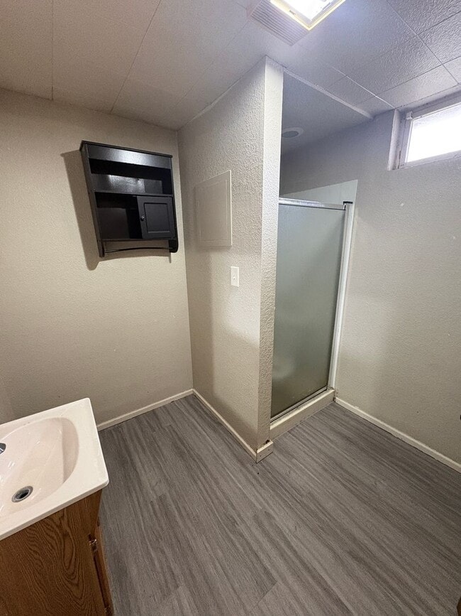 Building Photo - Centrally Located 3 bedroom home