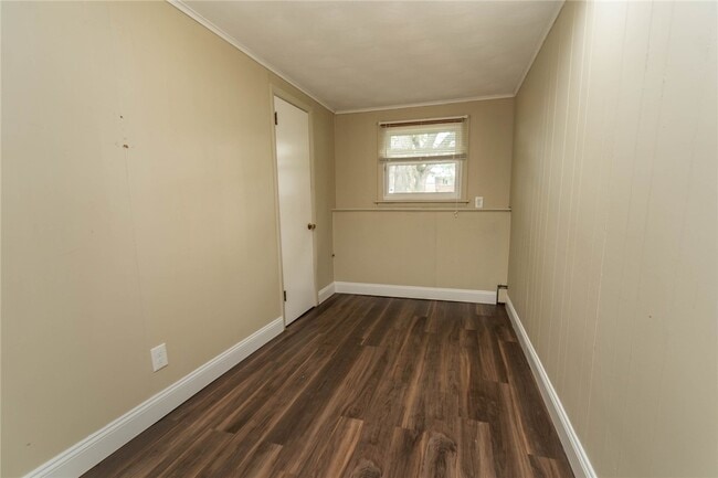 Building Photo - 5 Adeane Dr W