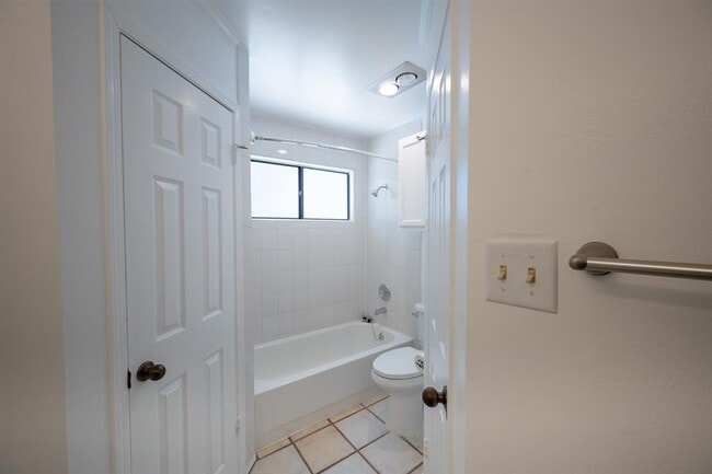 Building Photo - 1601 Primrose Trail