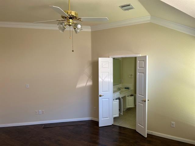 Building Photo - 3013 Foxhollow Dr