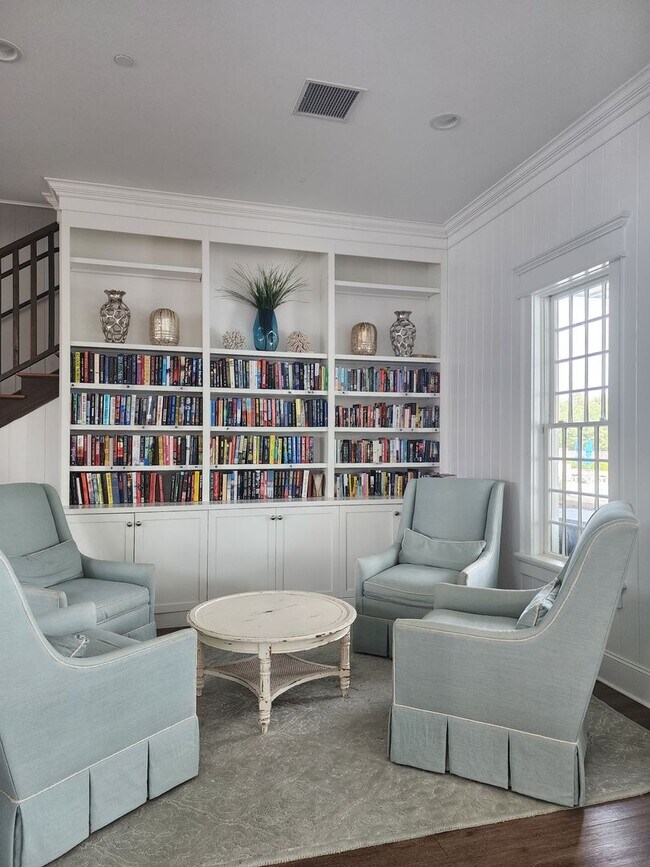 Building Photo - Home Available in Summerhouse on Everett Bay! Showings Coming Soon.