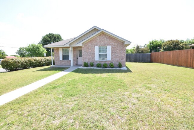 Building Photo - 900 Concho St