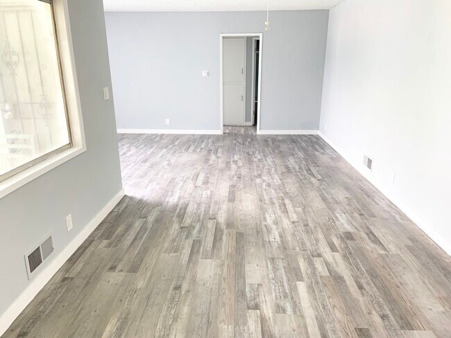 Building Photo - 3772 Lockland Dr
