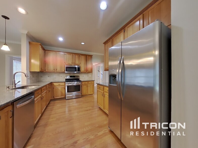 Building Photo - 2332 Corbett Ct