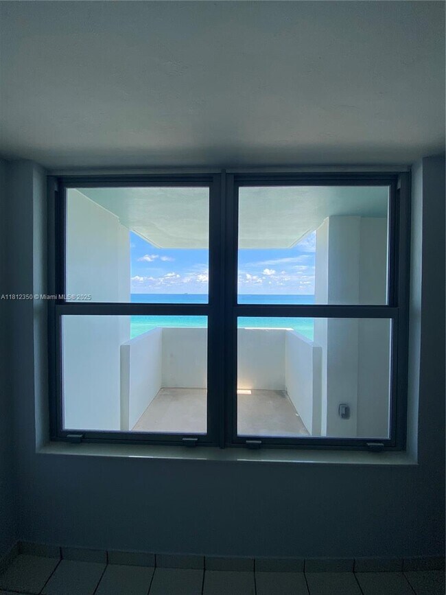 Building Photo - 2899 Collins Ave