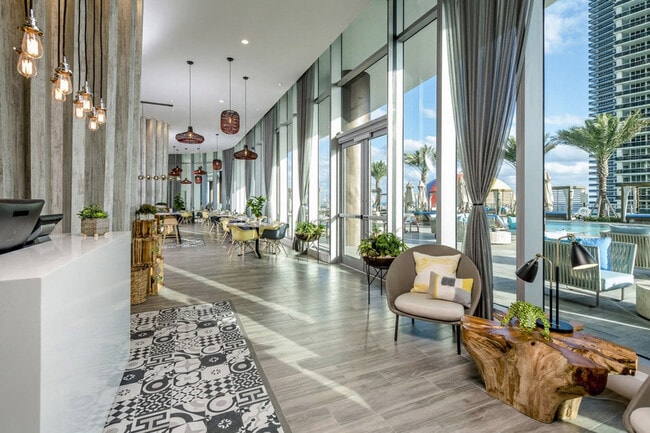 Building Photo - 4111 S Ocean Dr