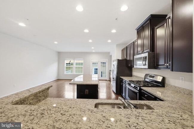 Building Photo - 22447 Bright Sky Dr