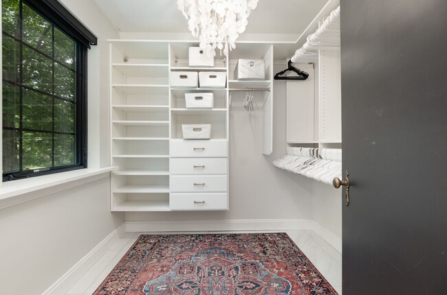 Building Photo - Modern Elegance Meets Mt. Lookout Charm – ...