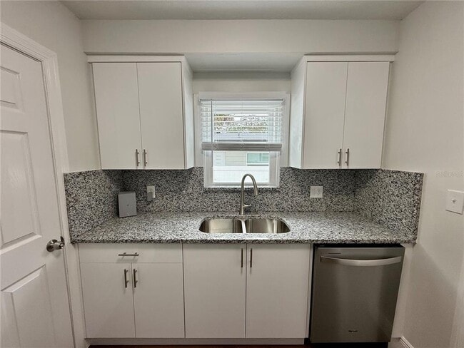 Building Photo - 901 Concord St