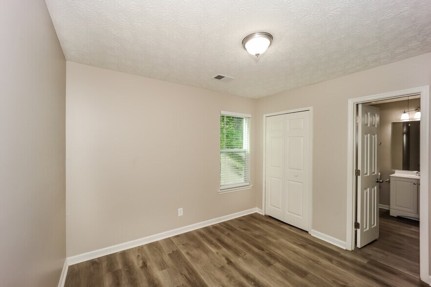 Building Photo - 821 River Mist Dr