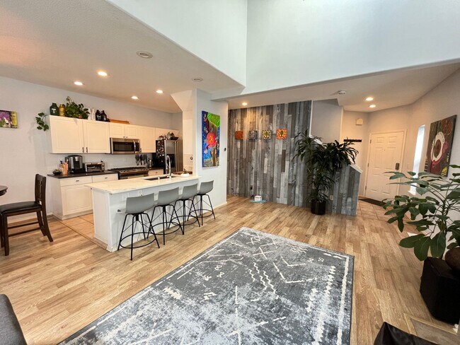 Building Photo - Lovely 2Bd + 2.5Ba in Beaverton!! Minutes Away From Nike! New Roof, Fence, Paint and Additional B...