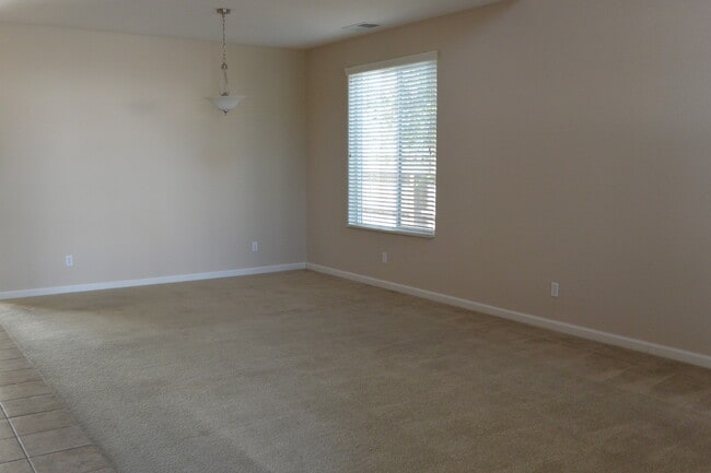Building Photo - Beautiful two story home in the desirable Shannon Ranch Community.