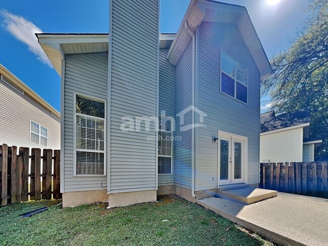 Building Photo - 1212 Wembley Dr