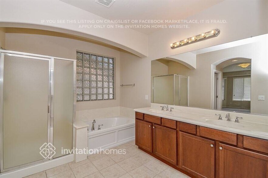 Building Photo - 5405 W Siesta Way