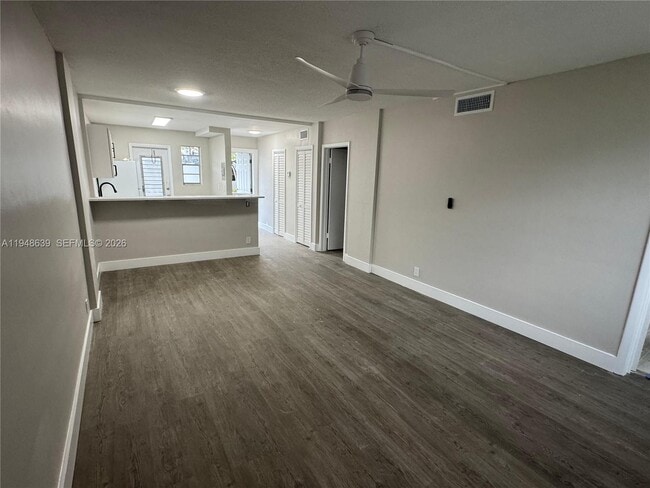 Building Photo - 1333 E Hallandale Beach Blvd