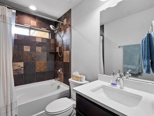 Building Photo - 10103 Twin Lake Loop