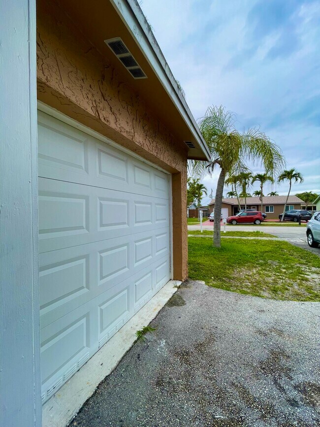 Building Photo - 11420 NW 35th St