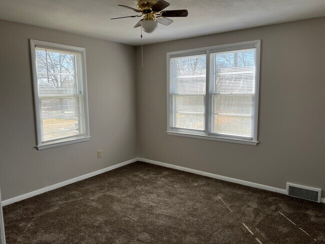 Building Photo - 3404 NW Rochester Road