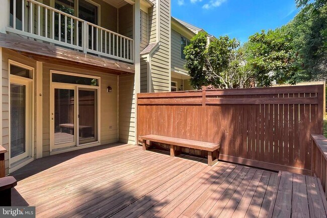 Building Photo - 4021 Lake Glen Rd