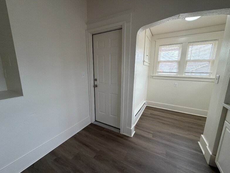 Building Photo - 1123 14th Ave