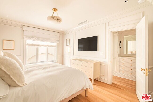 Building Photo - 1424 N Crescent Heights Blvd