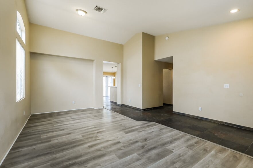 Building Photo - 7519 W Summer Sky Dr