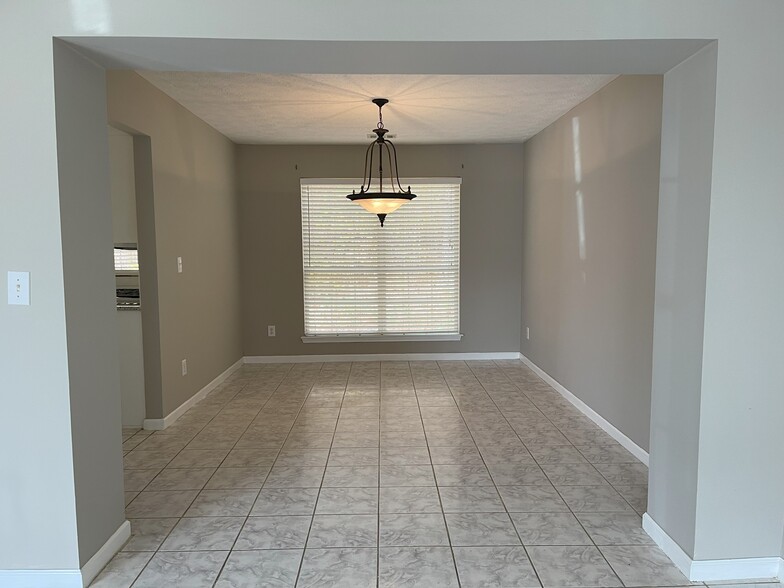 Building Photo - 3790 Oak Park Dr