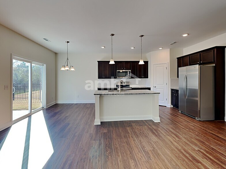 Building Photo - 3016 Esquire Dr