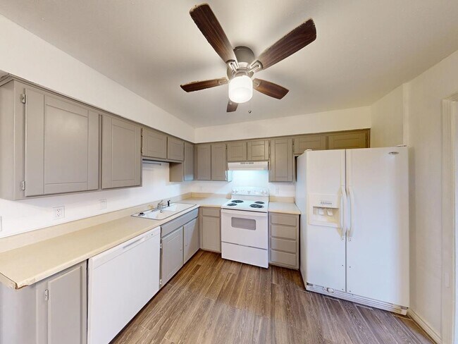 Building Photo - 728 SW 7th Pl