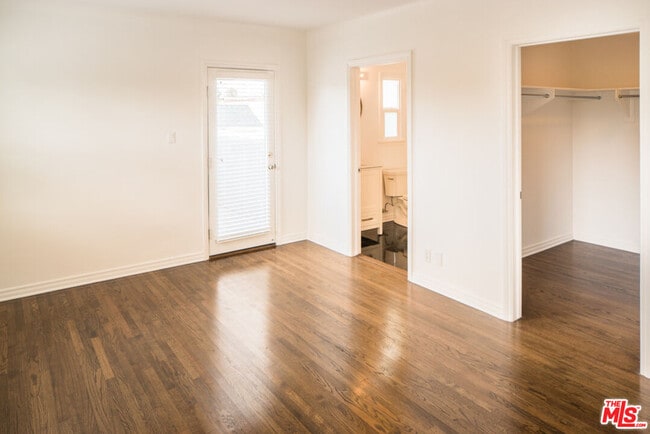 Building Photo - 5861 Whitworth Dr