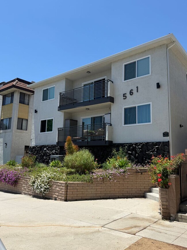 Building Photo - 561 E Orange Grove Ave