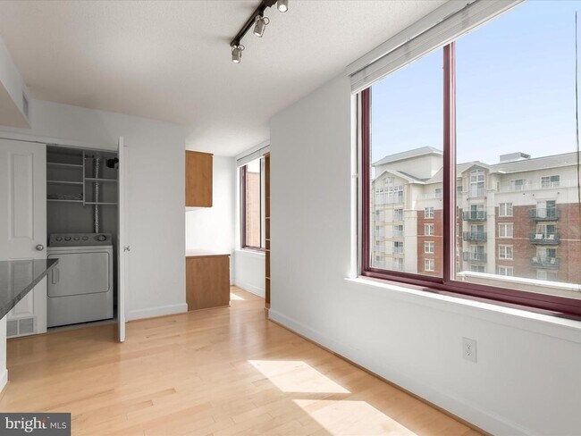 Building Photo - 1205 N Garfield St