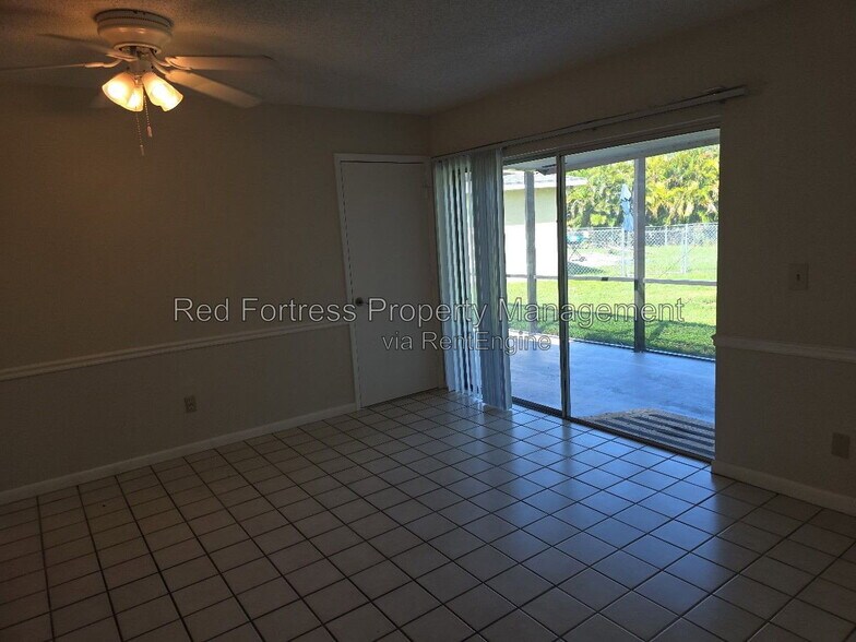 Building Photo - 1049 Ridgeway Dr