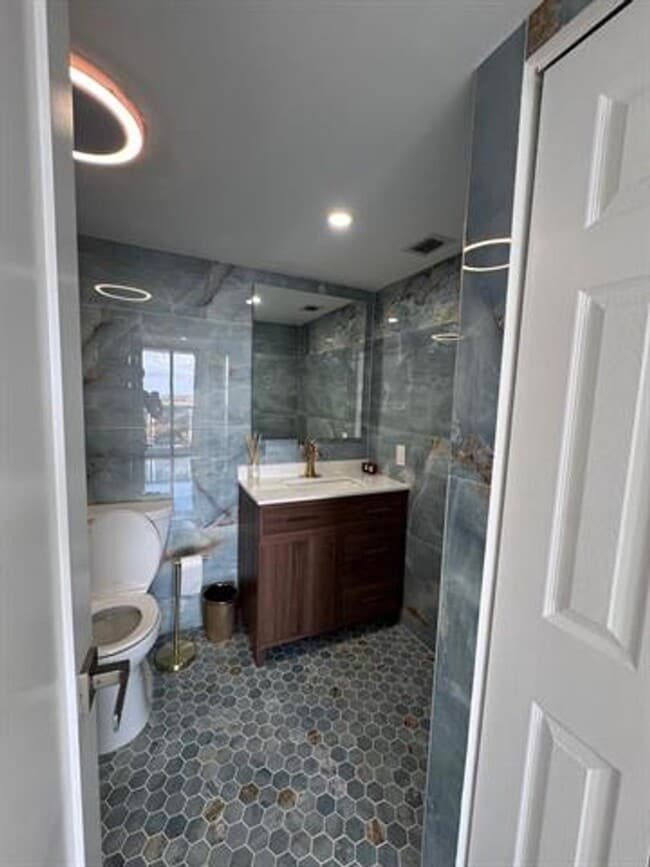 Building Photo - 20515 E Country Club Dr