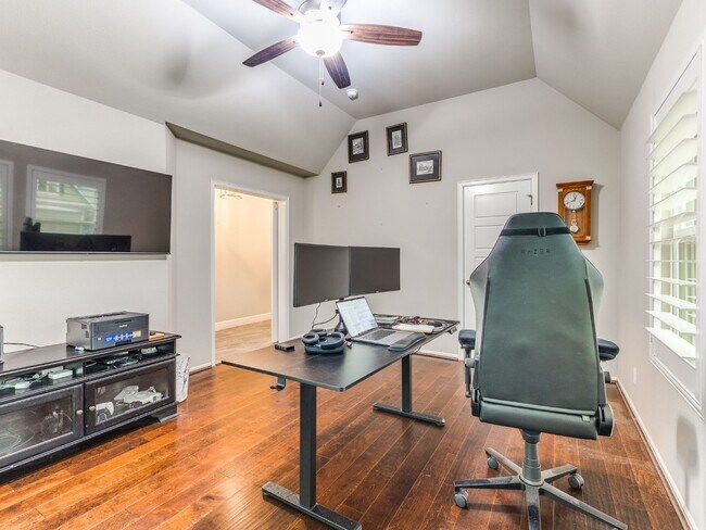 Building Photo - 2606 W Baton Rouge Pl