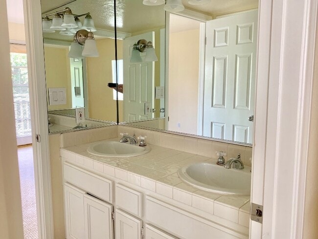 Building Photo - 1642 Harper Ave