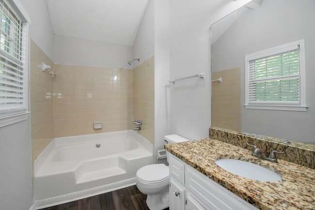 Building Photo - Beautiful 3-bedroom 2 bath home on a good-sized lot!