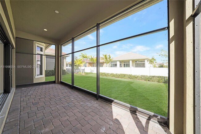 Building Photo - 11815 Leon Cir N