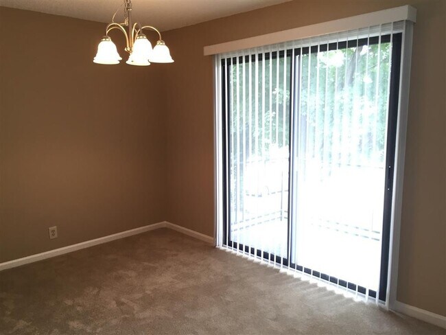 Building Photo - Great condo in Brentwood