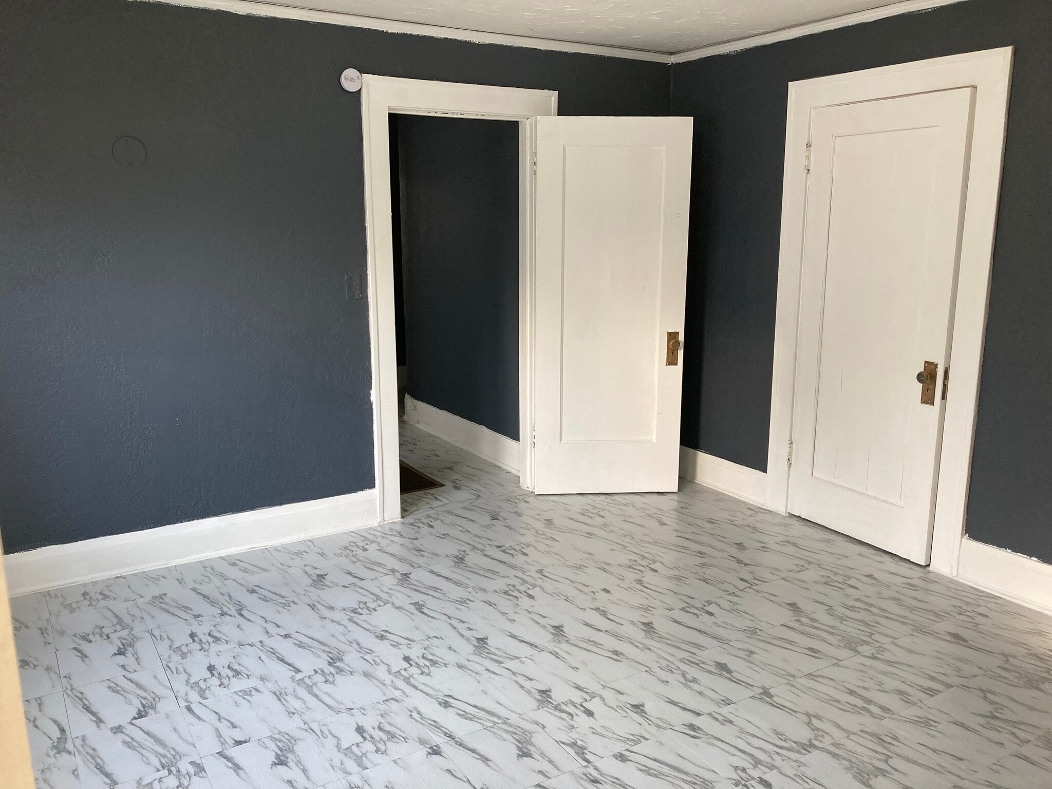 Building Photo - 501 W Columbia Ter