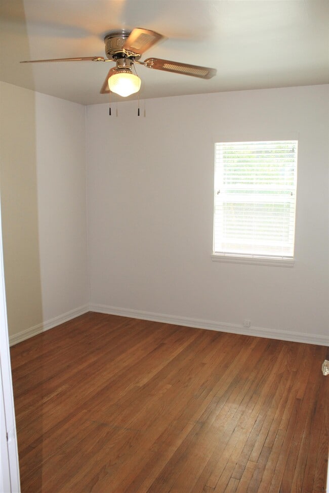 Building Photo - 1663 Blaine Ave