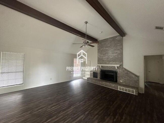 Building Photo - 2322 Bartlett Oaks Dr
