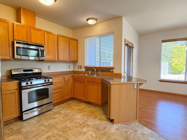 Building Photo - Beautiful 3 bed, 2.5 bath Edmonds Duplex U...