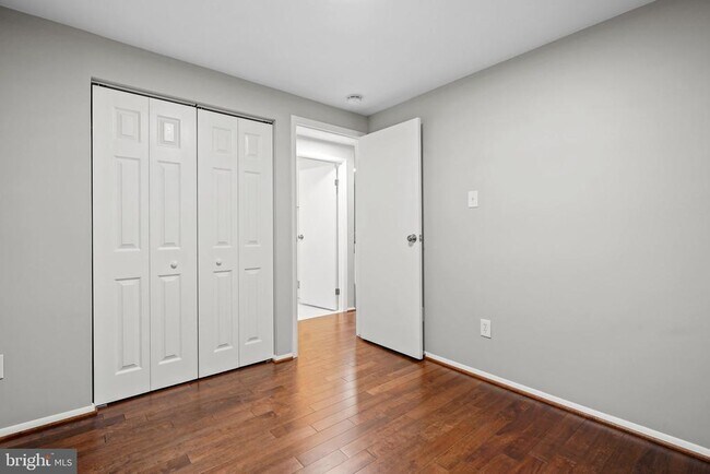 Building Photo - 5863 Jackson Oak Ct