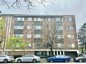 Building Photo - 7120 N Sheridan Rd