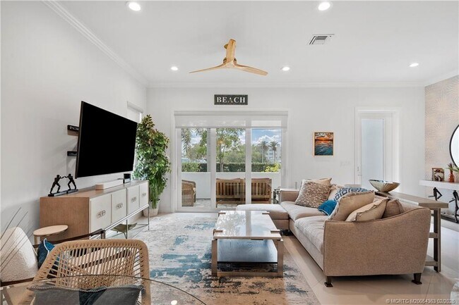 Building Photo - 521 SW Ocean Blvd