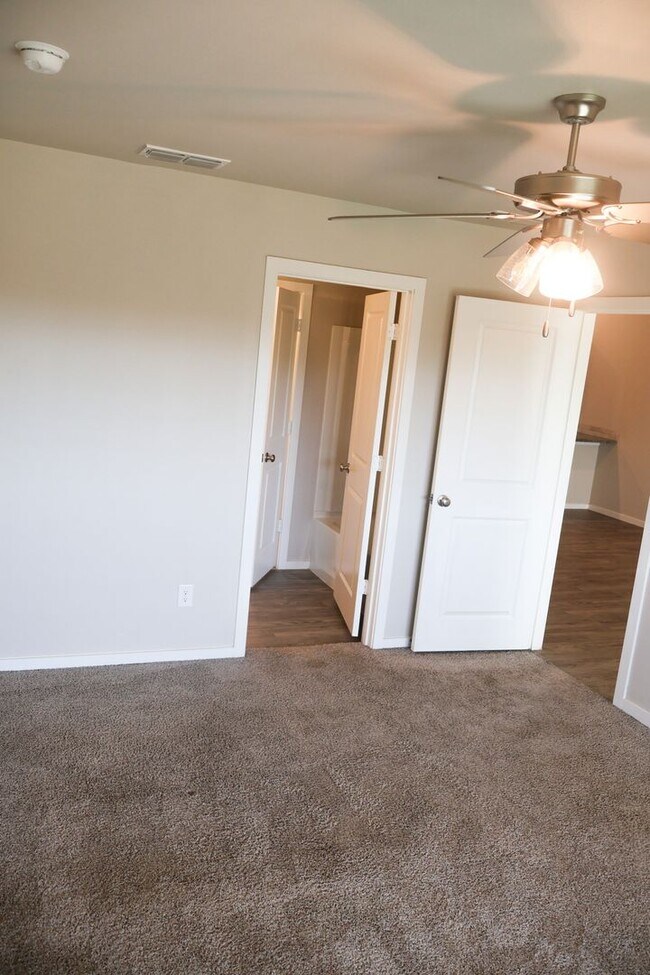 Building Photo - Upland Heights- 7043