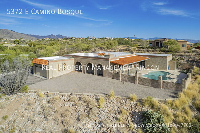 Building Photo - Location! Quintessential Tucson Classic is...